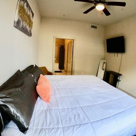 5 Mins To Med Center, Comfy King Beds, Wifi,Gym,Pool Appartement Houston Buitenkant foto