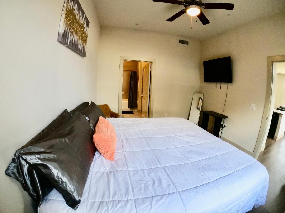 5 Mins To Med Center, Comfy King Beds, Wifi,Gym,Pool Appartement Houston Buitenkant foto